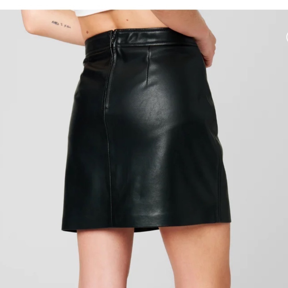 Blank NYC Vegan Leather Skirt Black Lace Up Pull On Faux Leather Mini Skirt NWT - Picture 5 of 5